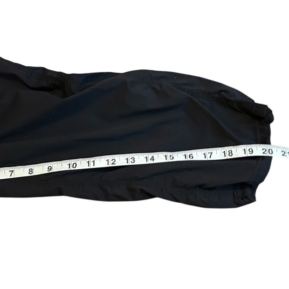 Lululemon Studio Crop- Black Athletic Joggers- Size 2 - Picture 15 of 15